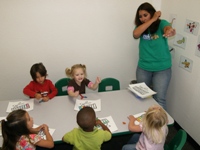 Miss Blanca teaches about musical instruments with this 3-5 year old Spanish class