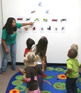 Miss Blanca teaches about insects in this 3-5 year old Spanish class