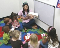 Miss Tracy's Mandarin class learns about the Hungry Catepillar