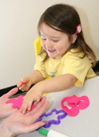 12-36mos old girl learns animals through Play-doh in Spanish Class