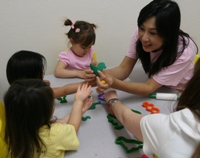 Miss Tracy teaching animals in Mandarin with Play-Doh