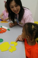 Miss Tracy teaches the word duck in Mandarin 
